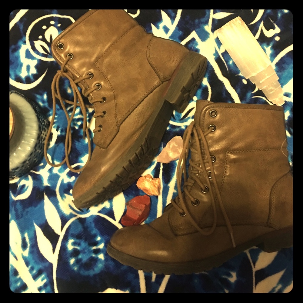 Fold down winter lace up boots